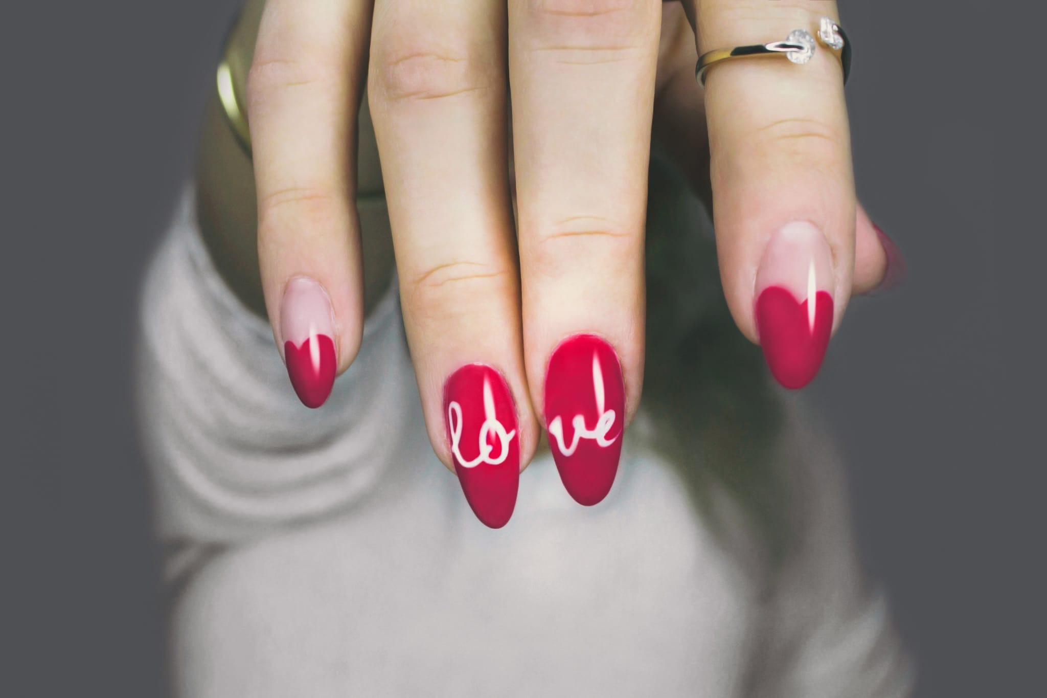 You are currently viewing The Complete Guide to Manicures: Nurturing Your Nails to Perfection